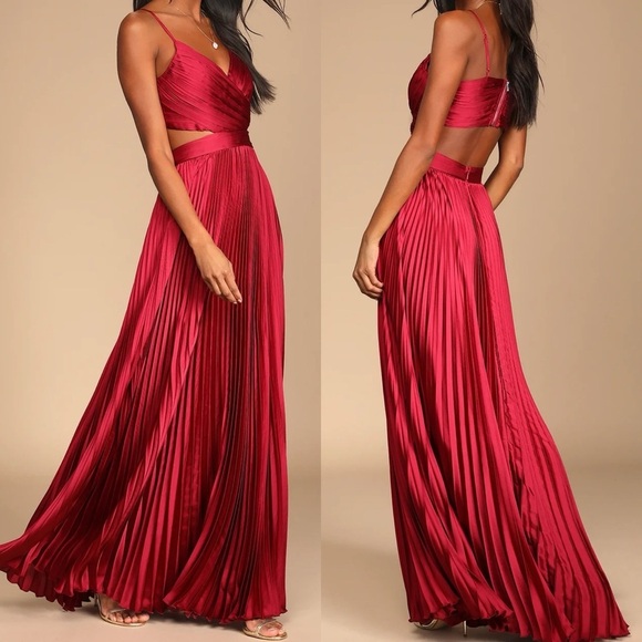 Got the Glam Wine Red Pleated Cutout Maxi Dress - Picture 1 of 1